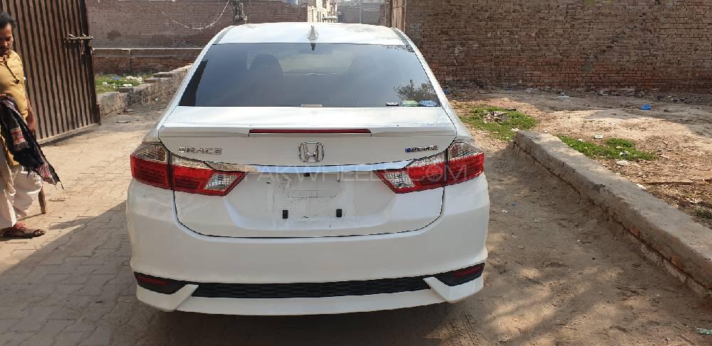 Honda Grace Hybrid 2018 for Sale in Multan Honda Grace Hybrid 2018 for Sale in Multan Image-2