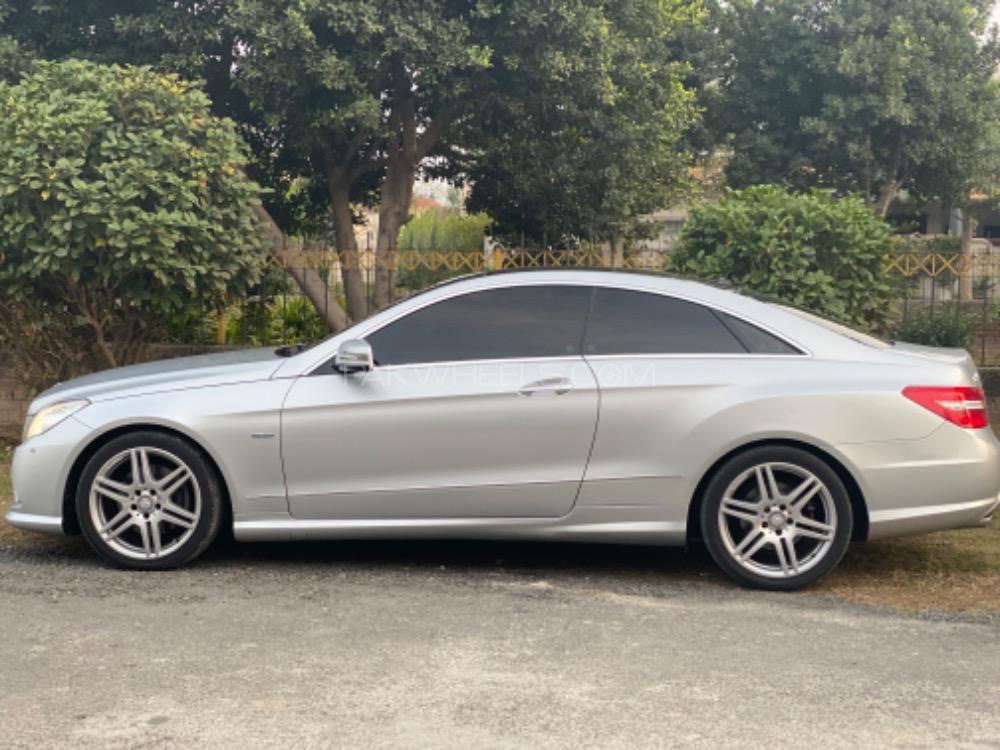 Mercedes Benz E Class Coupe 2011 for Sale in Lahore Image-1
