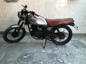 Suzuki GS 150 - 2014
