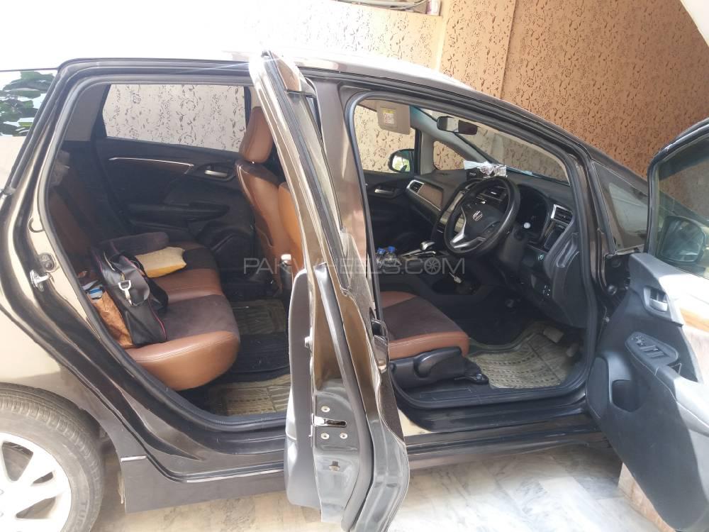 Honda Fit 2015 for Sale in Karachi Honda Fit 2015 for Sale in Karachi Image-13