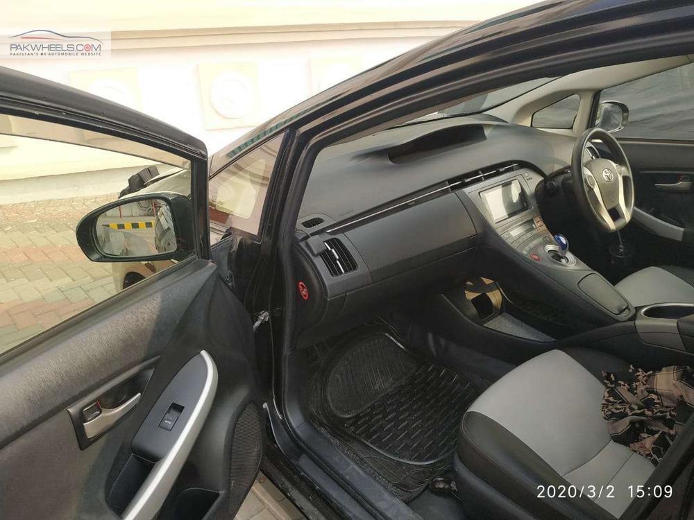 Toyota Prius 2012 for Sale in Lahore Toyota Prius 2012 for Sale in Lahore Image-16