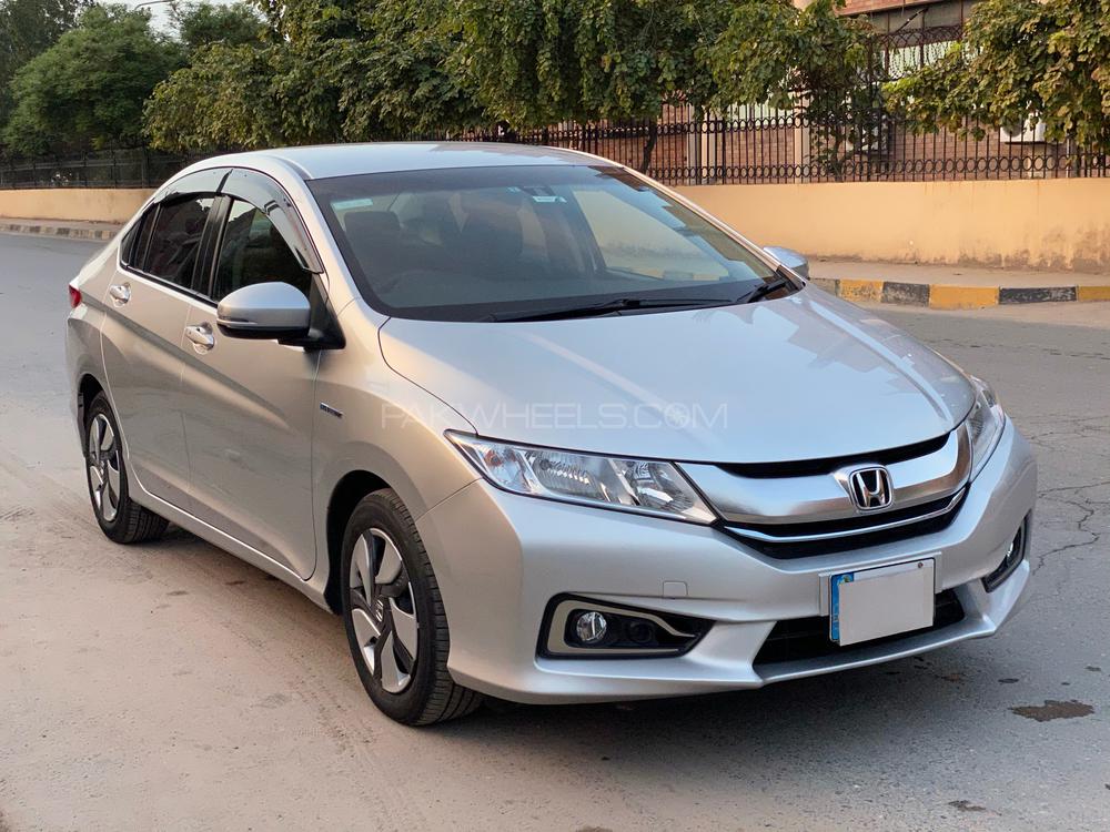 Honda Grace Hybrid 2015 for Sale in Faisalabad Image-1