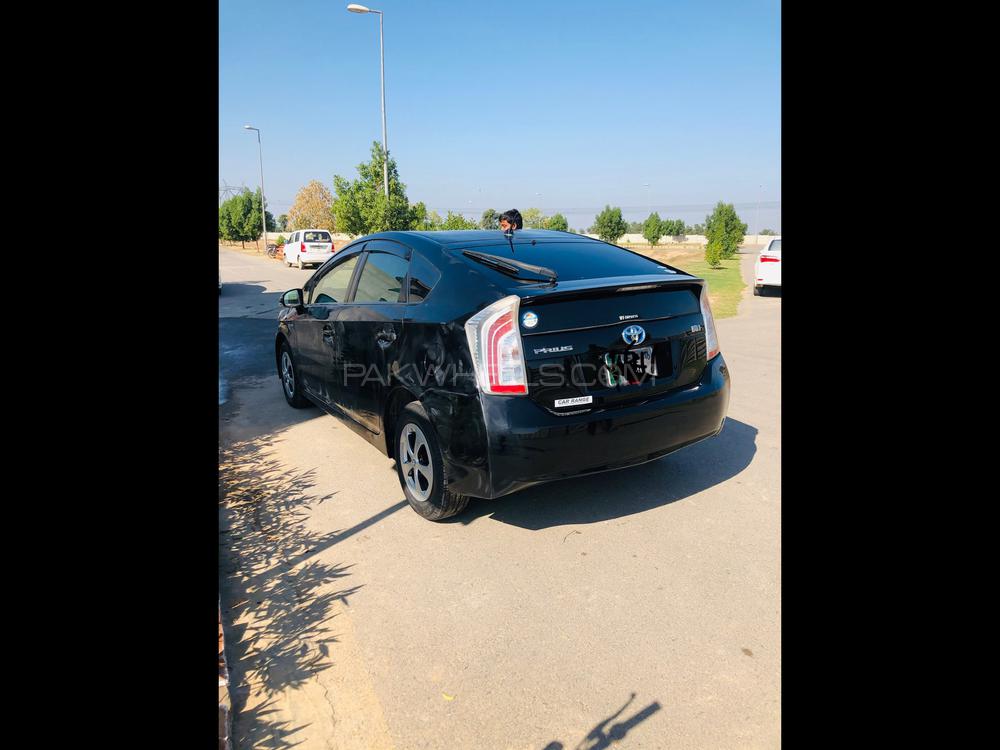 Toyota Prius 2013 for Sale in Faisalabad Toyota Prius 2013 for Sale in Faisalabad Image-8