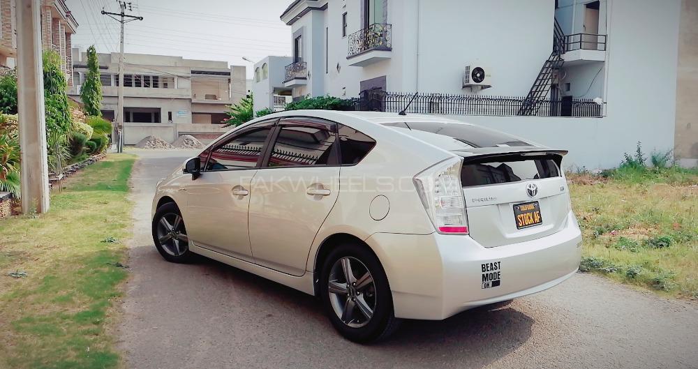Toyota Prius - 2011  Toyota Prius - 2011  Image-4
