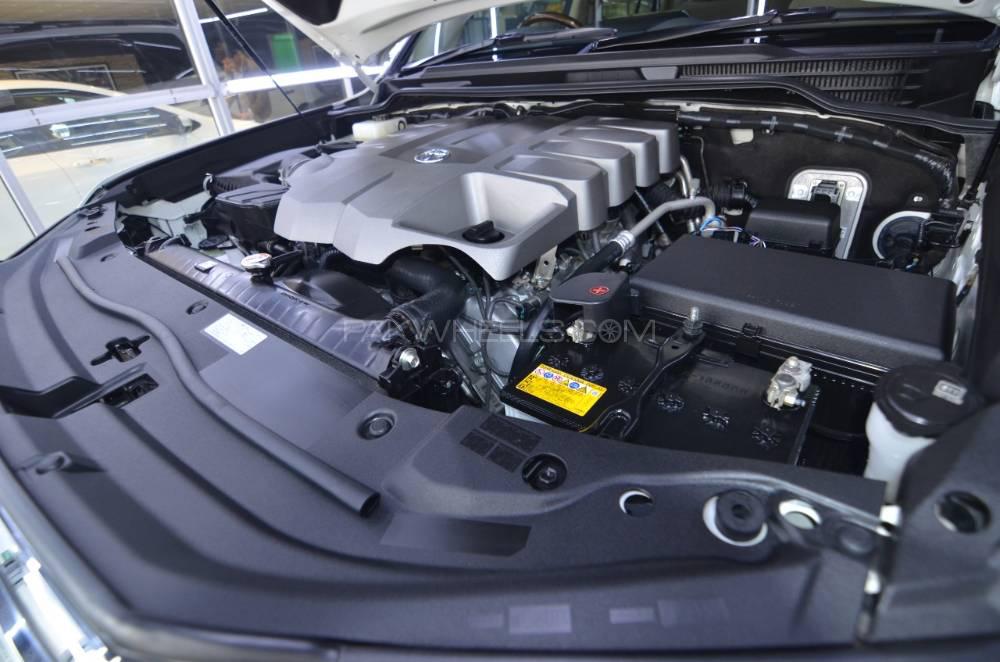 Toyota Land Cruiser 2017 for Sale in Lahore Toyota Land Cruiser 2017 for Sale in Lahore Image-17