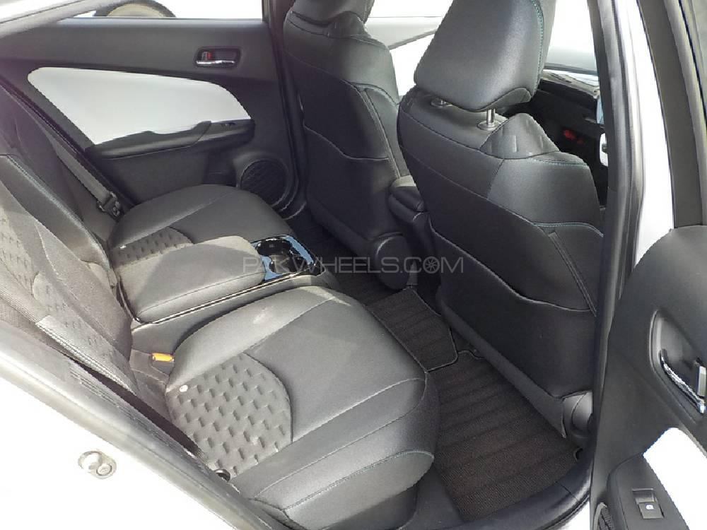 Toyota Prius 2017 for Sale in Karachi Toyota Prius 2017 for Sale in Karachi Image-16