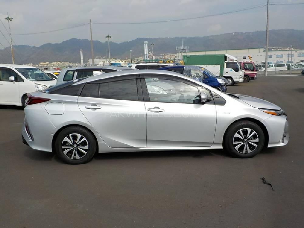 Toyota Prius 2017 for Sale in Karachi Toyota Prius 2017 for Sale in Karachi Image-6