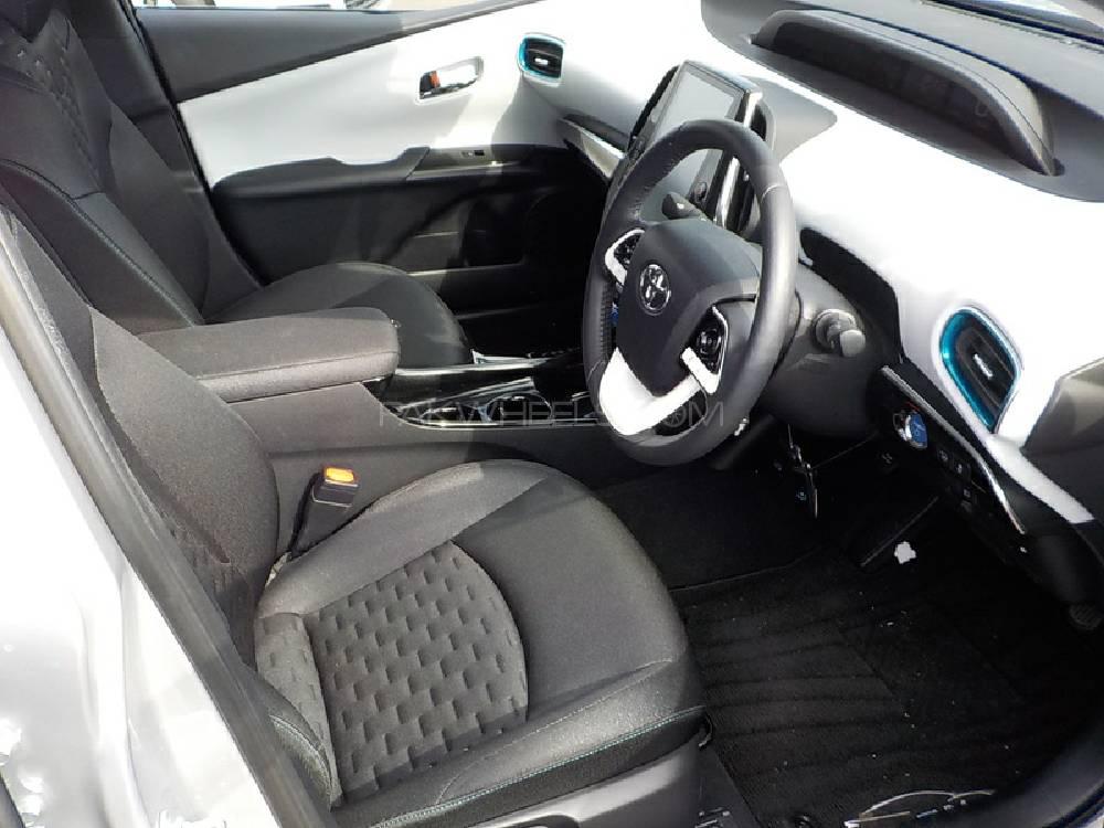 Toyota Prius 2017 for Sale in Karachi Toyota Prius 2017 for Sale in Karachi Image-11