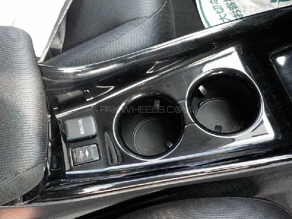 Toyota Prius 2017 for Sale in Karachi Toyota Prius 2017 for Sale in Karachi Image-18