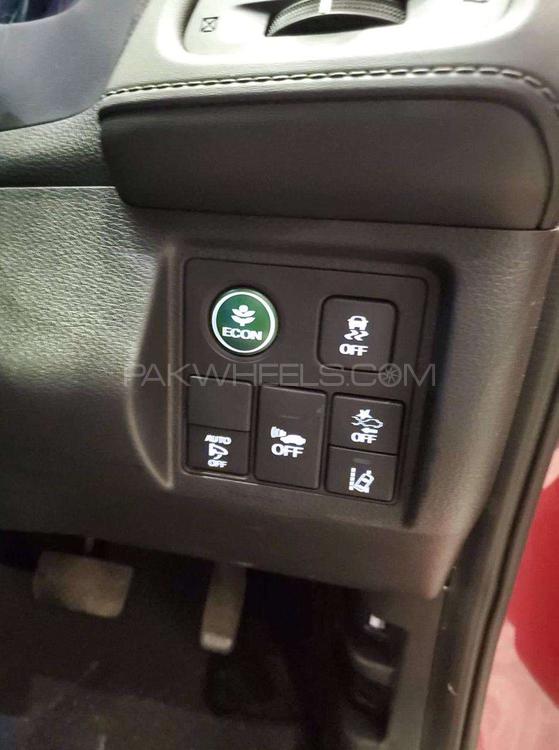 Honda Vezel 2017 for Sale in Lahore Honda Vezel 2017 for Sale in Lahore Image-17