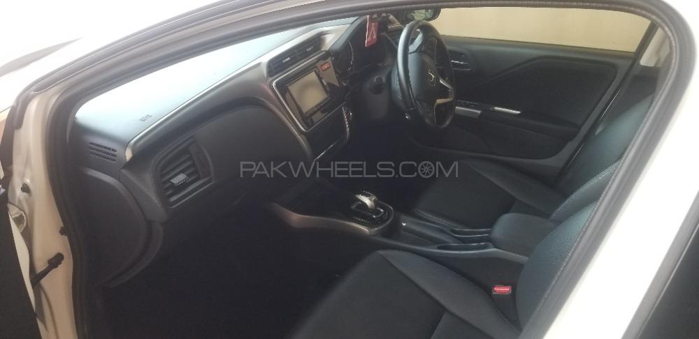 Honda Grace Hybrid 2015 for Sale in Lahore Honda Grace Hybrid 2015 for Sale in Lahore Image-3