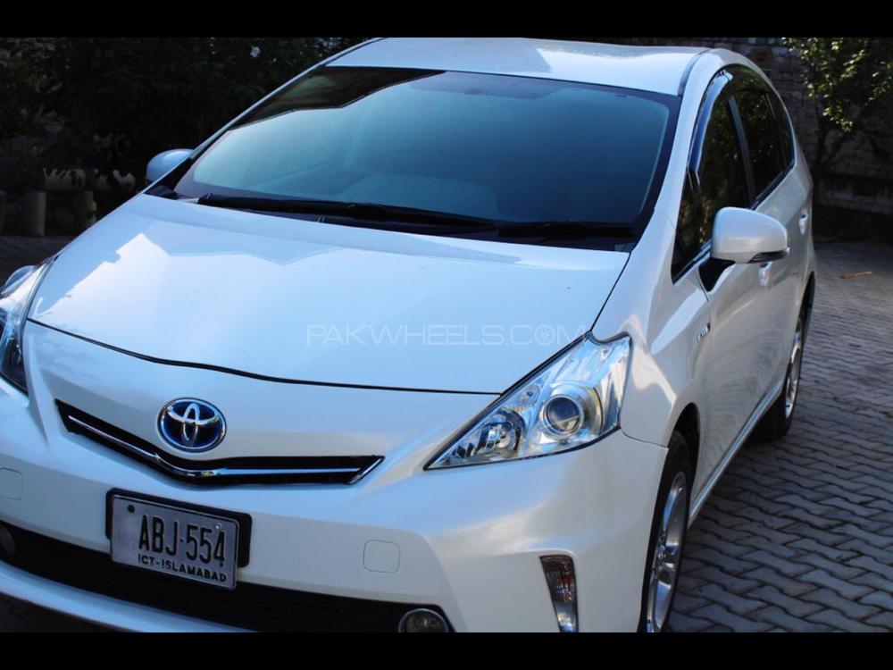 Toyota Prius Alpha 2014 for Sale in Mardan Image-1