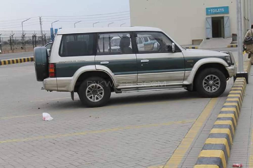 Mitsubishi Pajero 1988 for Sale in Lahore Mitsubishi Pajero 1988 for Sale in Lahore Image-2