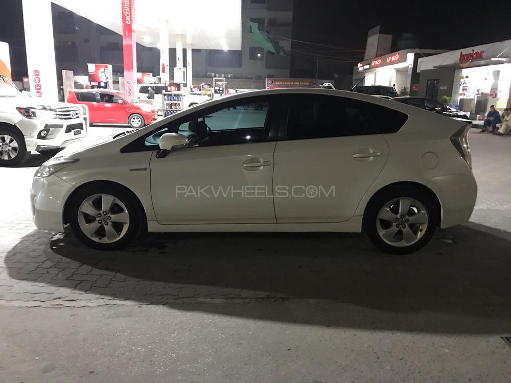 Toyota Prius 2010 for Sale in Peshawar Toyota Prius 2010 for Sale in Peshawar Image-3