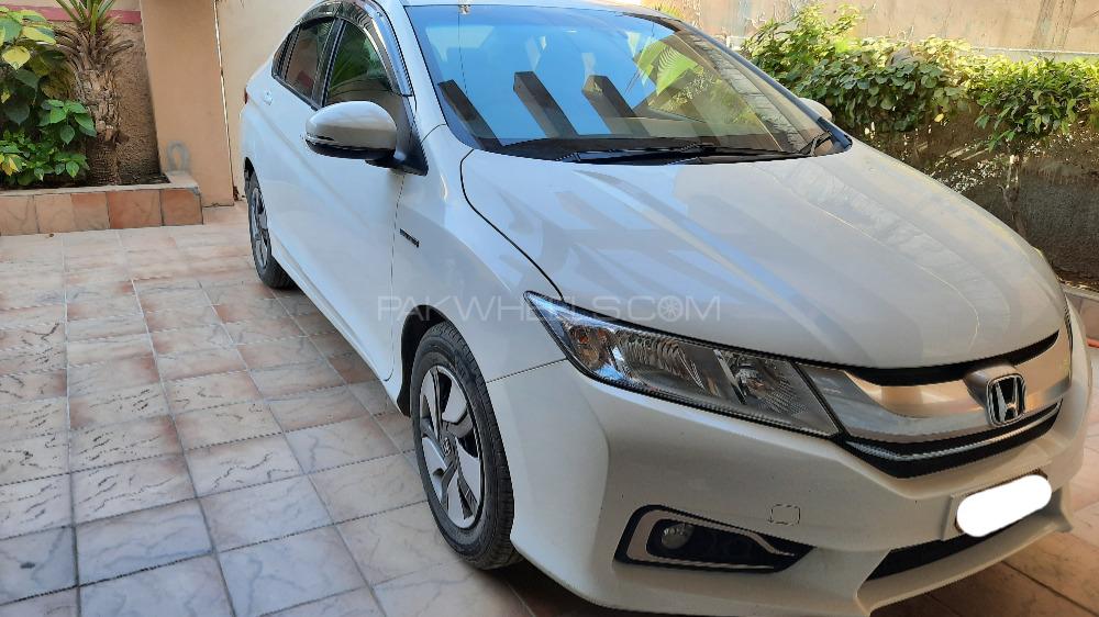 Honda Grace Hybrid 2015 for Sale in Karachi Image-1