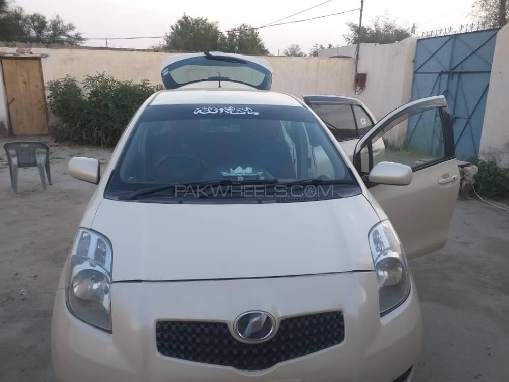Toyota Vitz 2005 for Sale in Karak Image-1