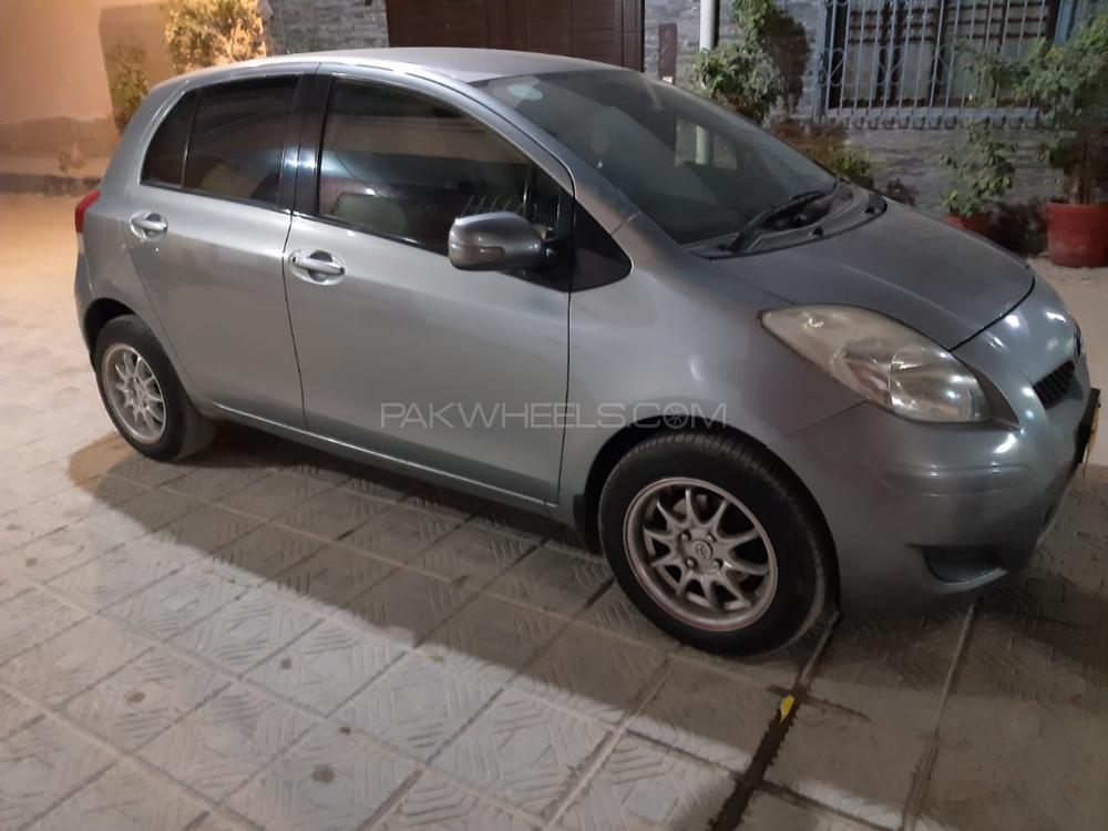 Toyota Vitz 2009 for Sale in Karachi Image-1
