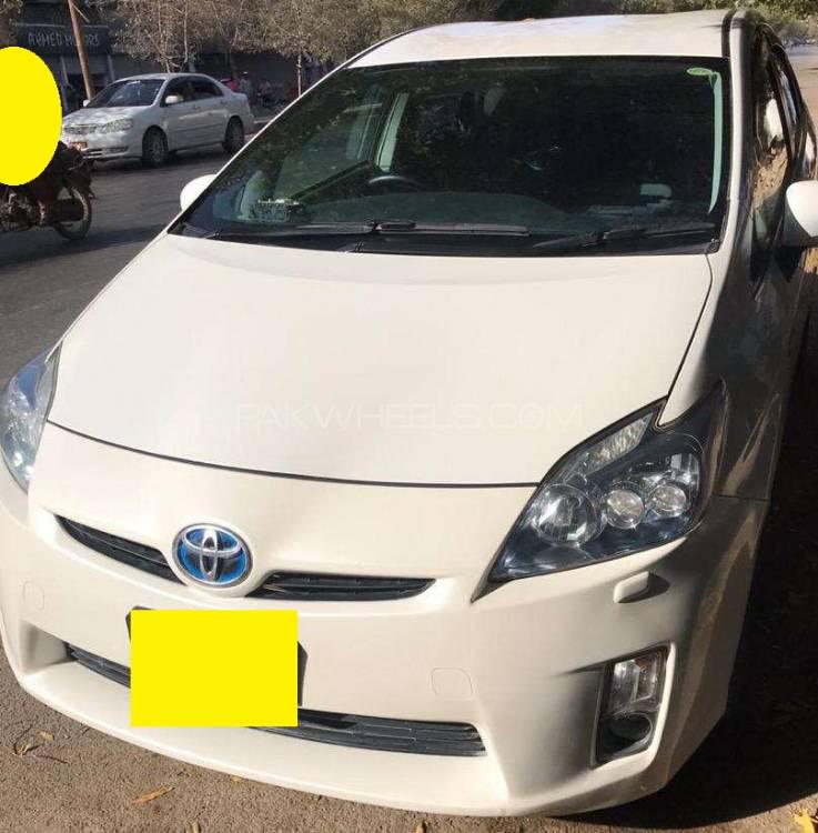 Toyota Prius Alpha 2015 for Sale in Lahore Image-1