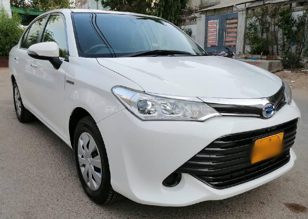 Toyota Corolla Axio 2015 for Sale in Karachi Image-1