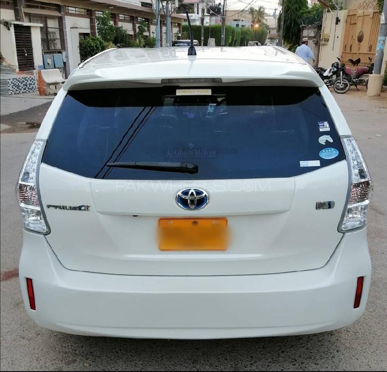 Toyota Prius Alpha 2011 for Sale in Karachi Toyota Prius Alpha 2011 for Sale in Karachi Image-7