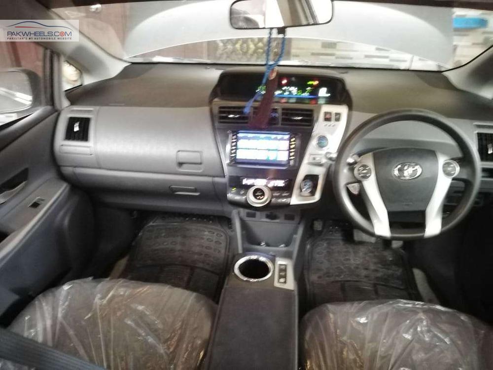 Toyota Prius Alpha 2011 for Sale in Karachi Toyota Prius Alpha 2011 for Sale in Karachi Image-12