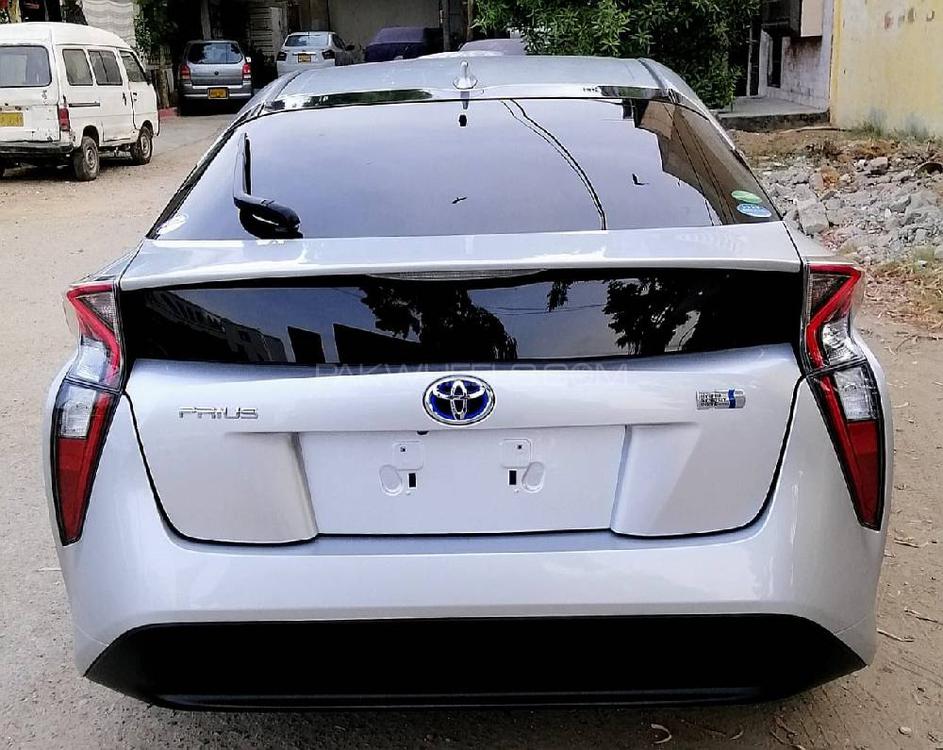 Toyota Prius 2017 for Sale in Karachi Toyota Prius 2017 for Sale in Karachi Image-4