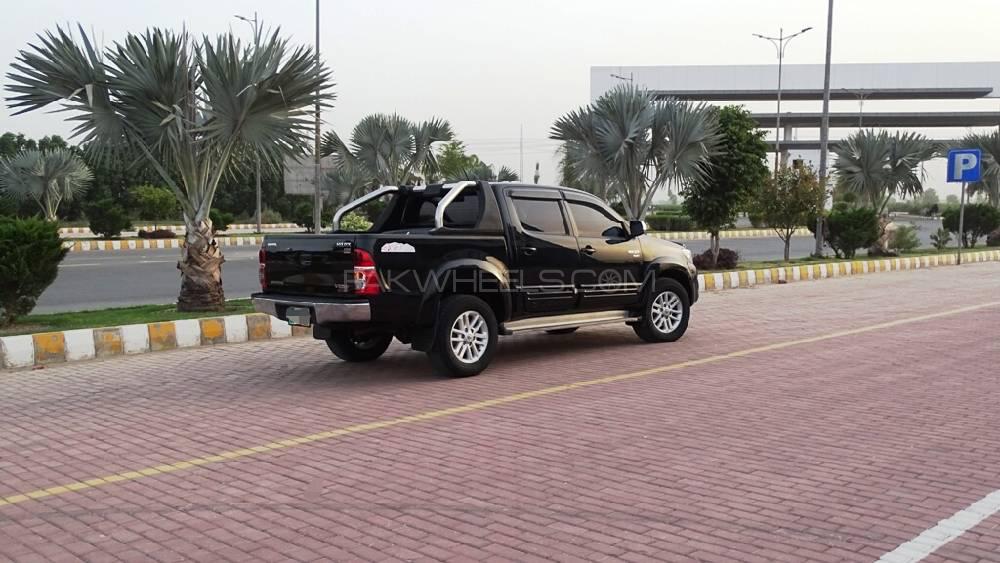 Toyota Hilux 2015 for Sale in Multan Toyota Hilux 2015 for Sale in Multan Image-10
