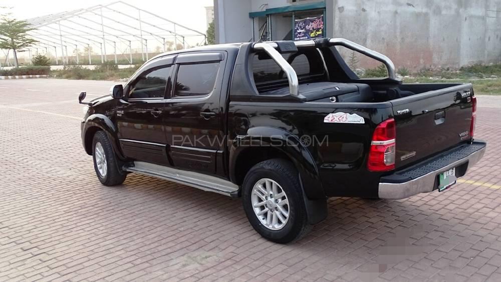 Toyota Hilux 2015 for Sale in Multan Toyota Hilux 2015 for Sale in Multan Image-13