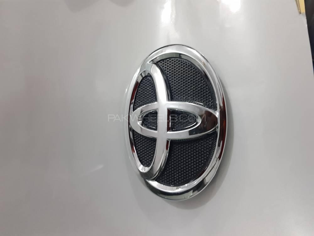 Toyota corolla xli gli front grill monogram emblem 2009 to Image-1