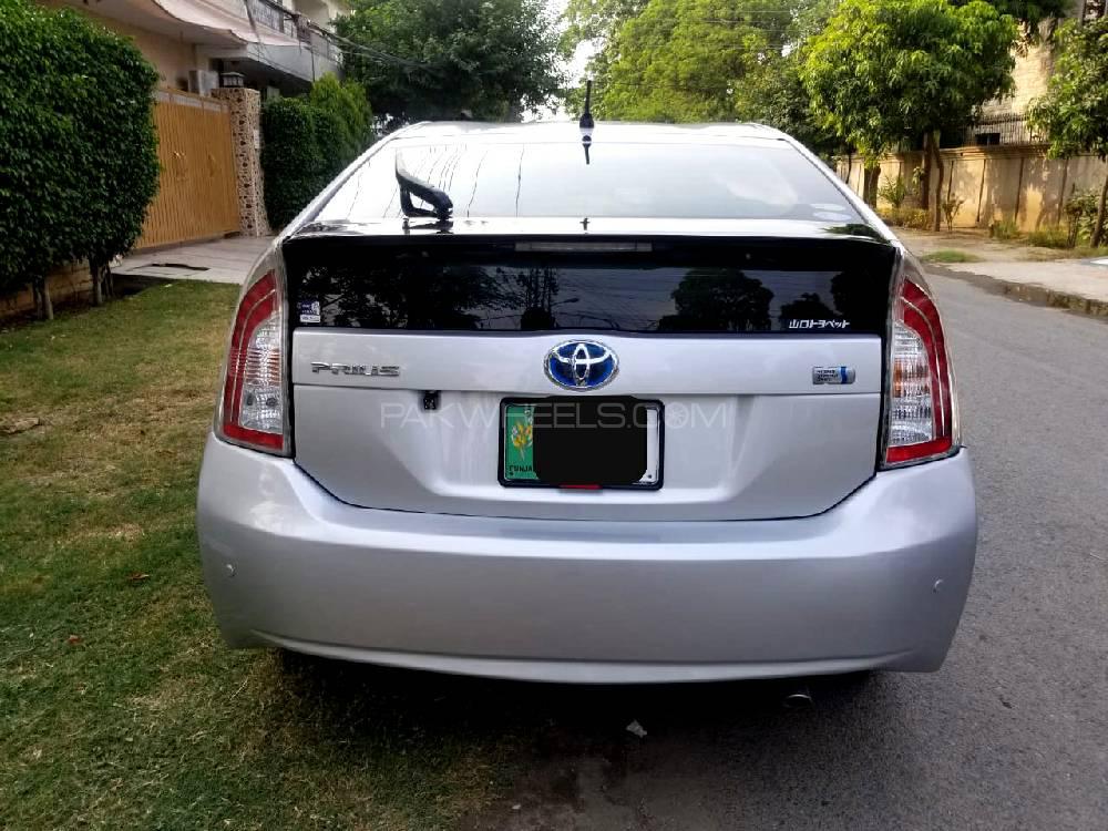 Toyota Prius 2012 for Sale in Lahore Toyota Prius 2012 for Sale in Lahore Image-2
