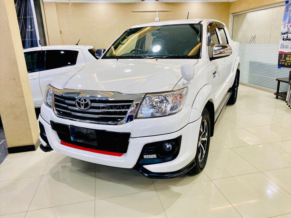 Toyota Hilux 2016 for Sale in Peshawar Image-1