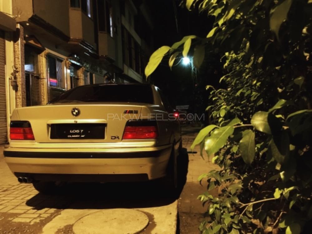 BMW 3 Series - 1993  BMW 3 Series - 1993  Image-4