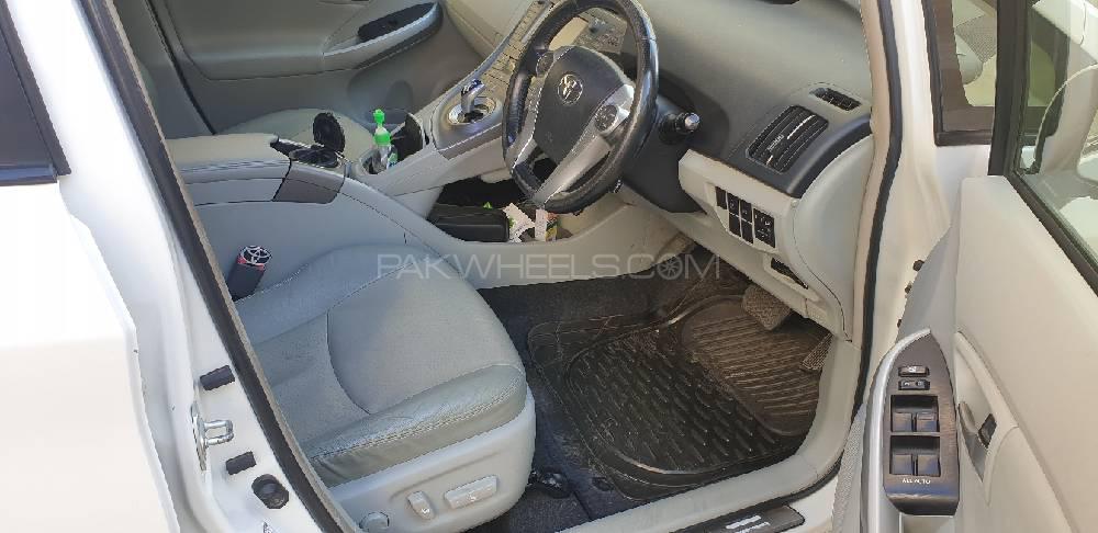 Toyota Prius 2013 for Sale in Karachi Toyota Prius 2013 for Sale in Karachi Image-10