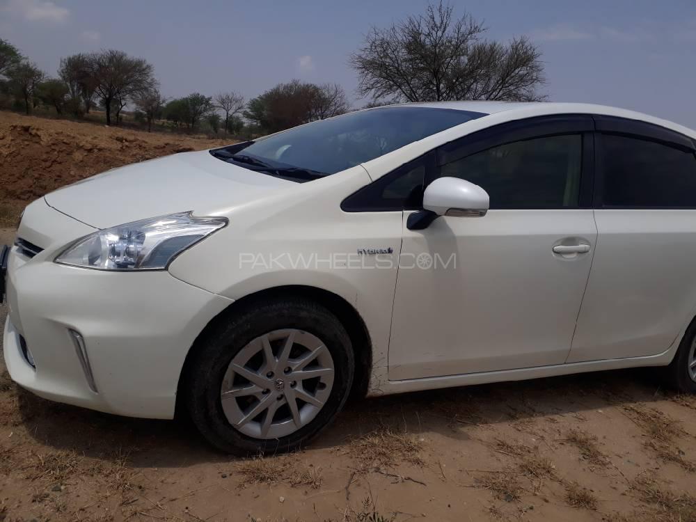 Toyota Prius Alpha 2012 for Sale in Mian Wali Image-1