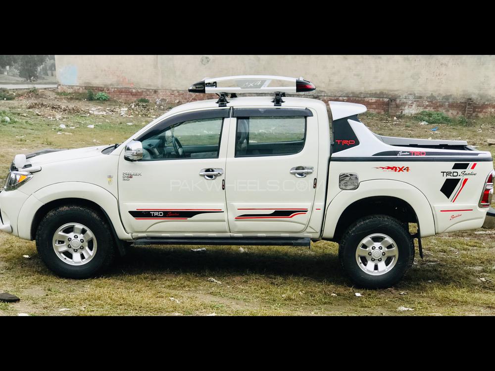 Toyota Hilux 2011 for Sale in Lahore Image-1