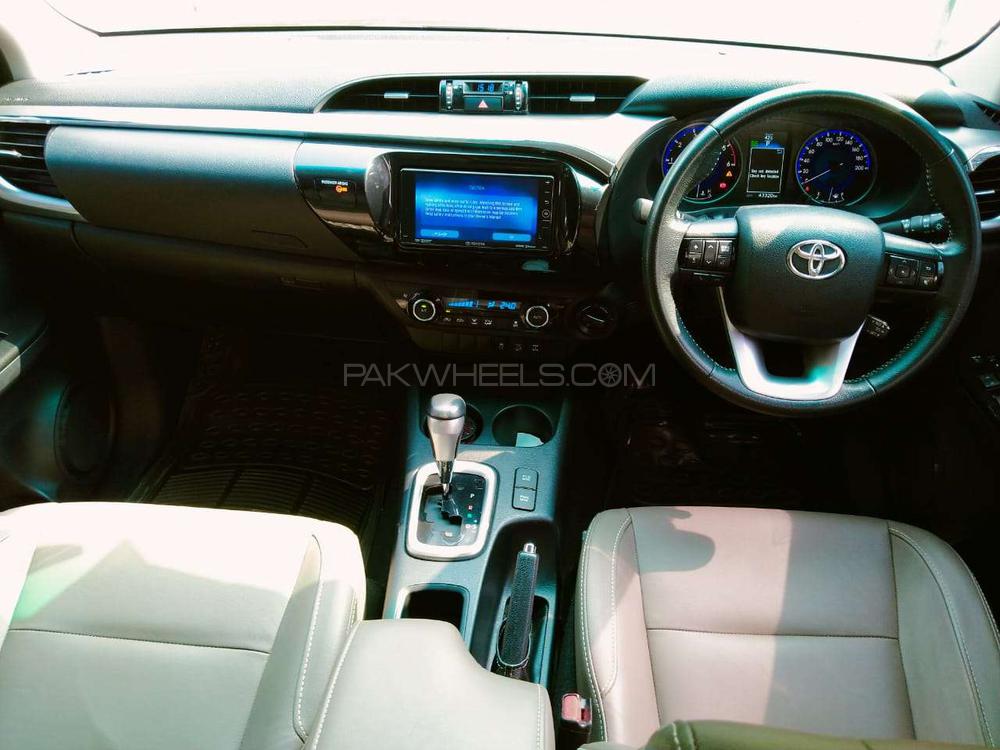 Toyota Hilux 2018 for Sale in Lahore Toyota Hilux 2018 for Sale in Lahore Image-4