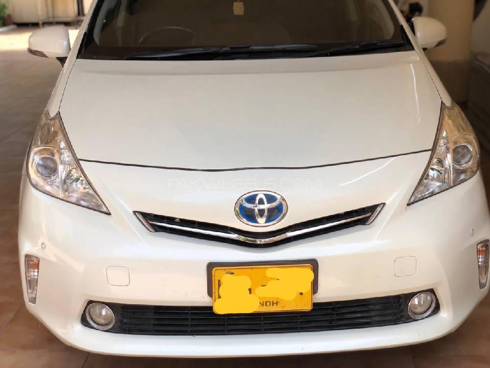 Toyota Prius Alpha 2014 for Sale in Karachi Image-1