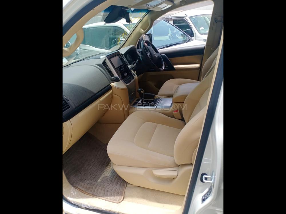 Toyota Land Cruiser 2016 for Sale in Karachi Toyota Land Cruiser 2016 for Sale in Karachi Image-4