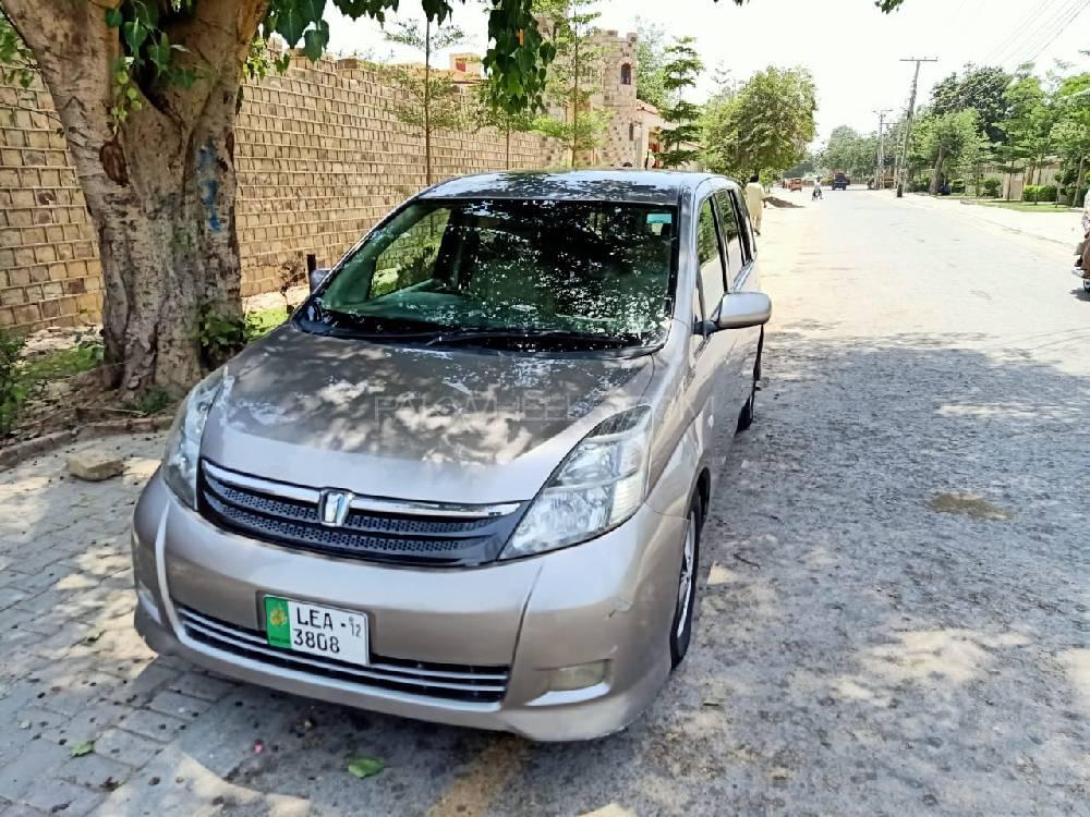 Toyota ISIS 2006 for Sale in Multan Image-1