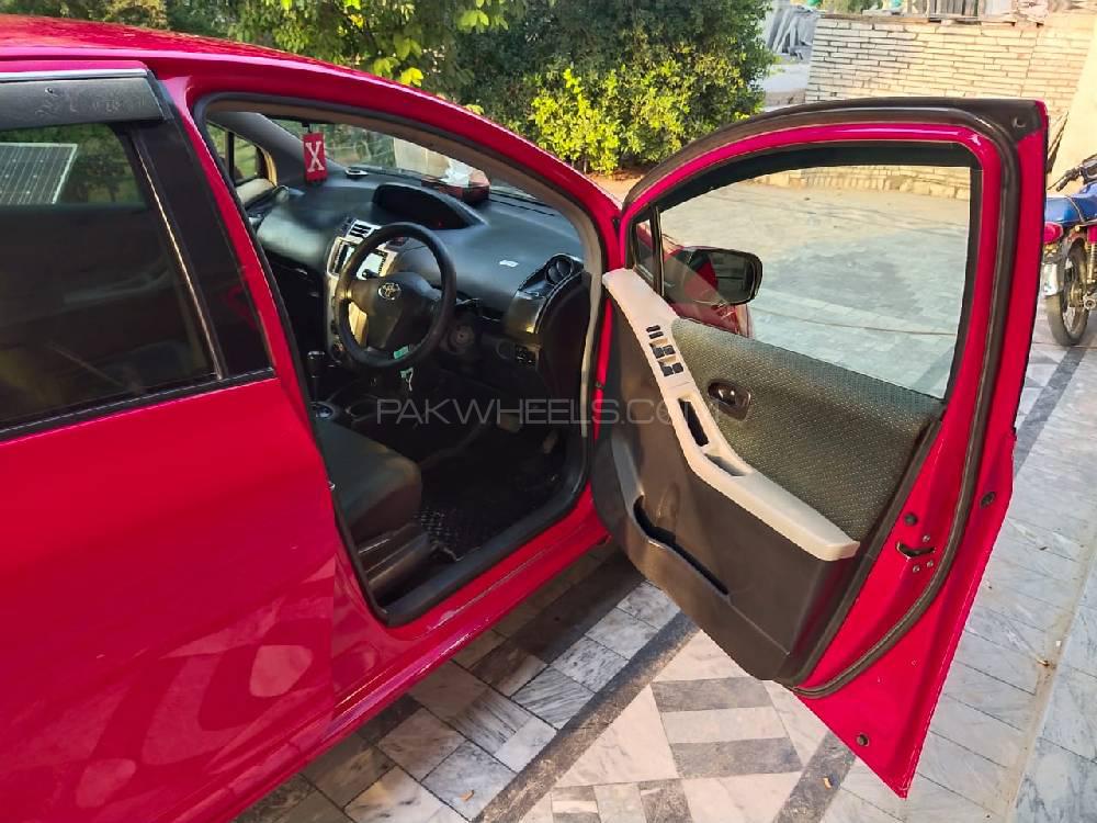Toyota Vitz 2005 for Sale in Nowshera Image-1