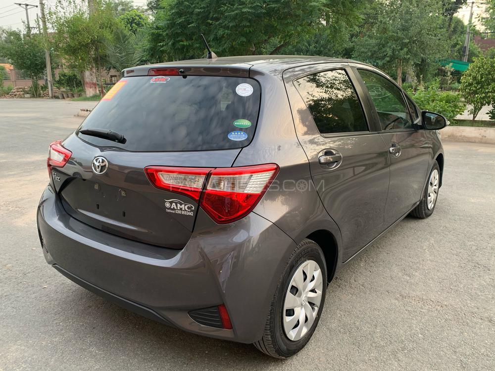 Toyota Vitz 2017 for Sale in Sahiwal Toyota Vitz 2017 for Sale in Sahiwal Image-3