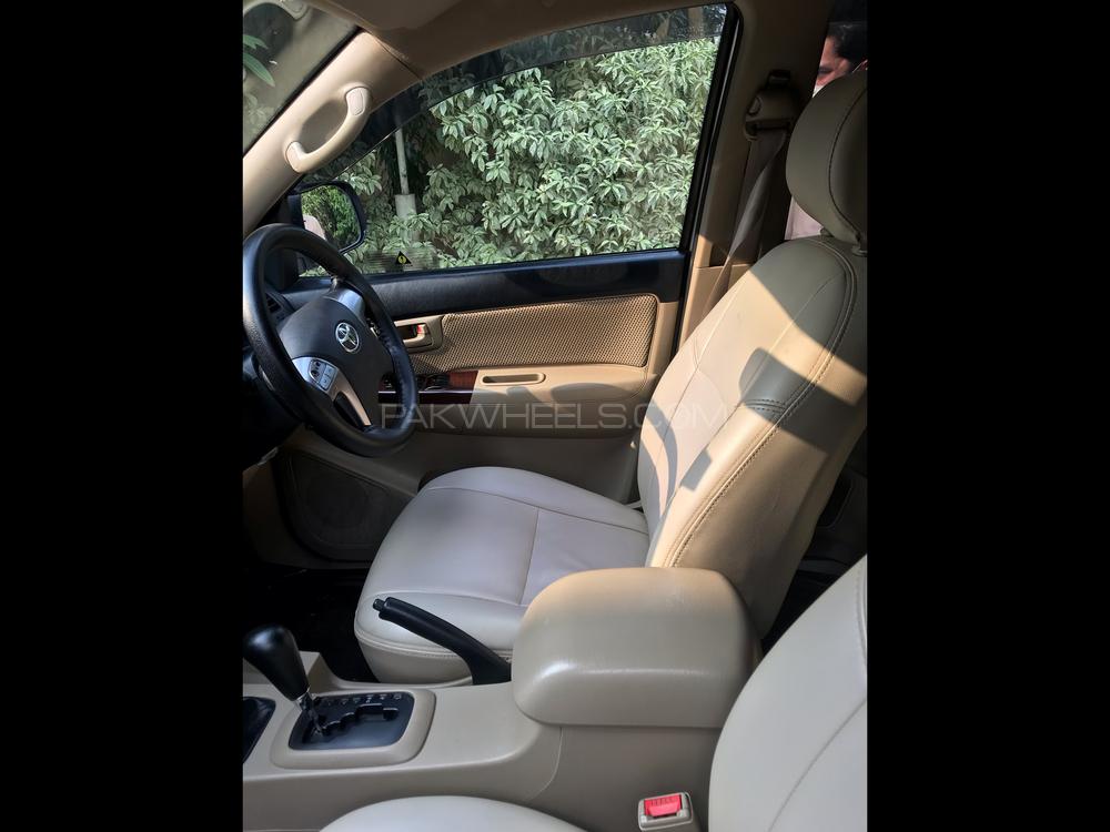 Toyota Hilux 2016 for Sale in Lahore Toyota Hilux 2016 for Sale in Lahore Image-7
