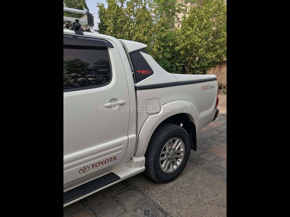 Toyota Hilux 2016 for Sale in Lahore Toyota Hilux 2016 for Sale in Lahore Image-9