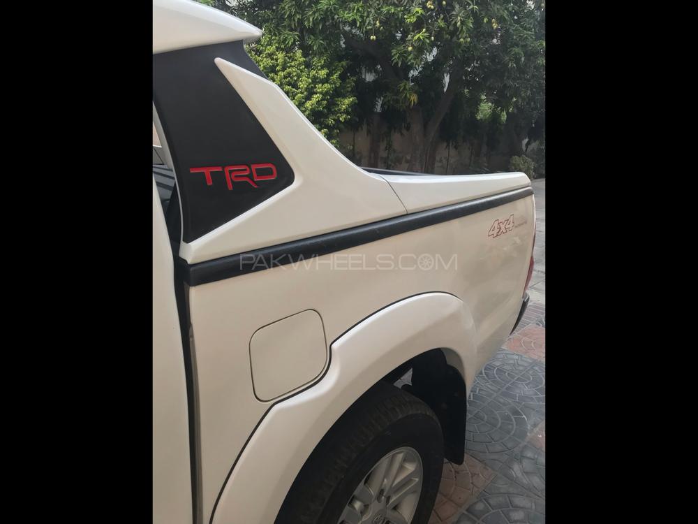 Toyota Hilux 2016 for Sale in Lahore Toyota Hilux 2016 for Sale in Lahore Image-13