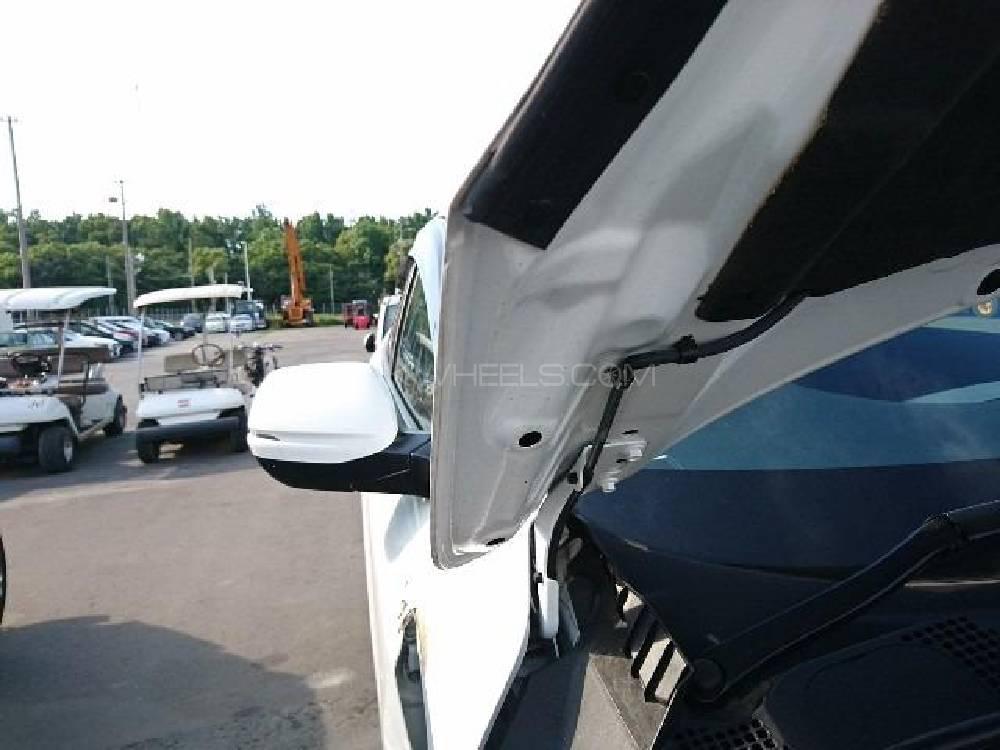 Honda Vezel 2015 for Sale in Lahore Honda Vezel 2015 for Sale in Lahore Image-16
