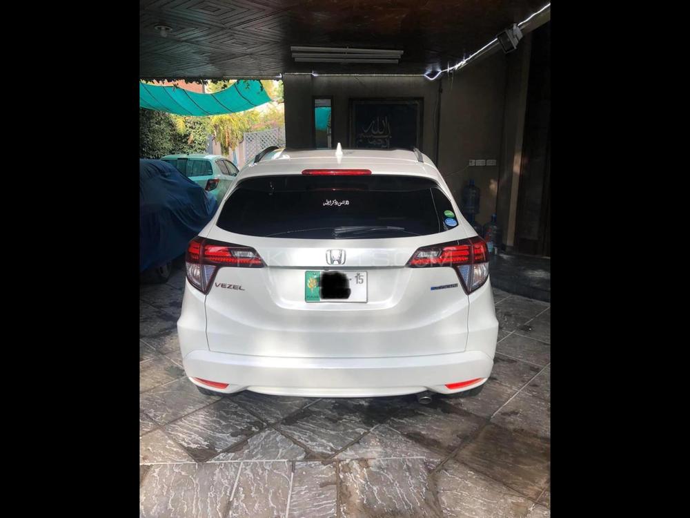 Honda Vezel 2015 for Sale in Lahore Honda Vezel 2015 for Sale in Lahore Image-4