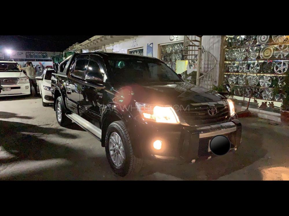 Toyota Hilux 2015 for Sale in Peshawar Toyota Hilux 2015 for Sale in Peshawar Image-3