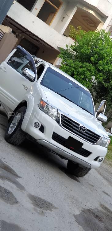 Toyota Hilux 2016 for Sale in Abbottabad Image-1