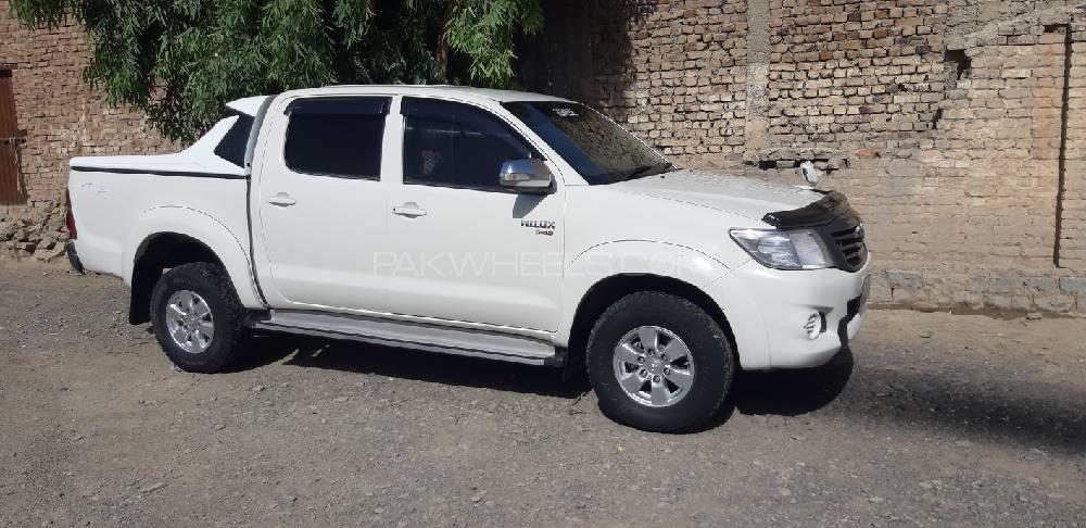 Toyota Hilux 2013 for Sale in D.G.Khan Toyota Hilux 2013 for Sale in D.G.Khan Image-2