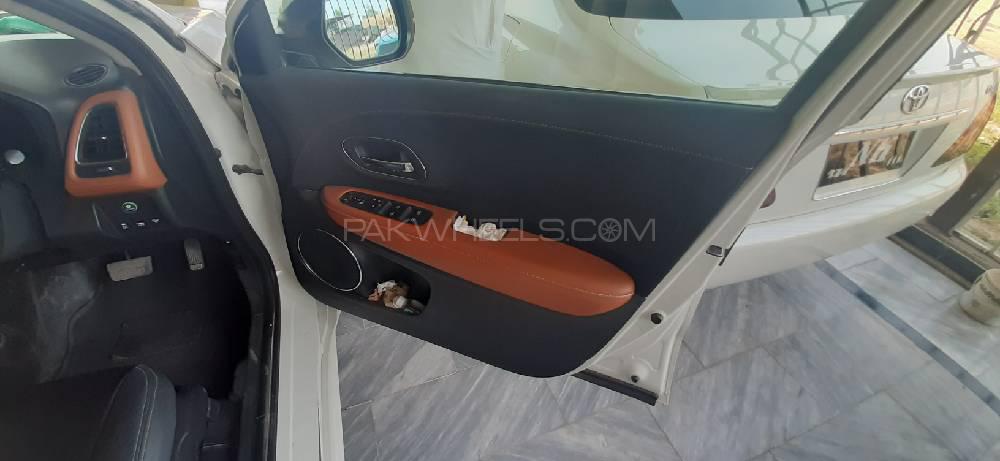 Honda Vezel 2015 for Sale in Peshawar Honda Vezel 2015 for Sale in Peshawar Image-7